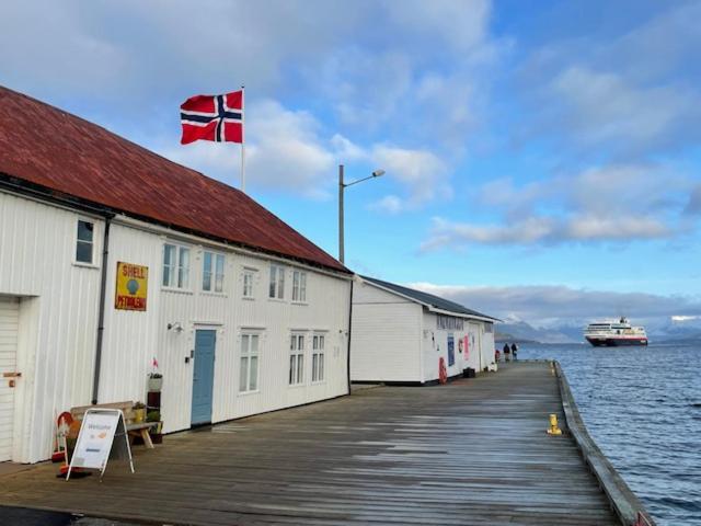 1. Etg I Dampskipsbrygga, Lodingen Havn Exterior foto