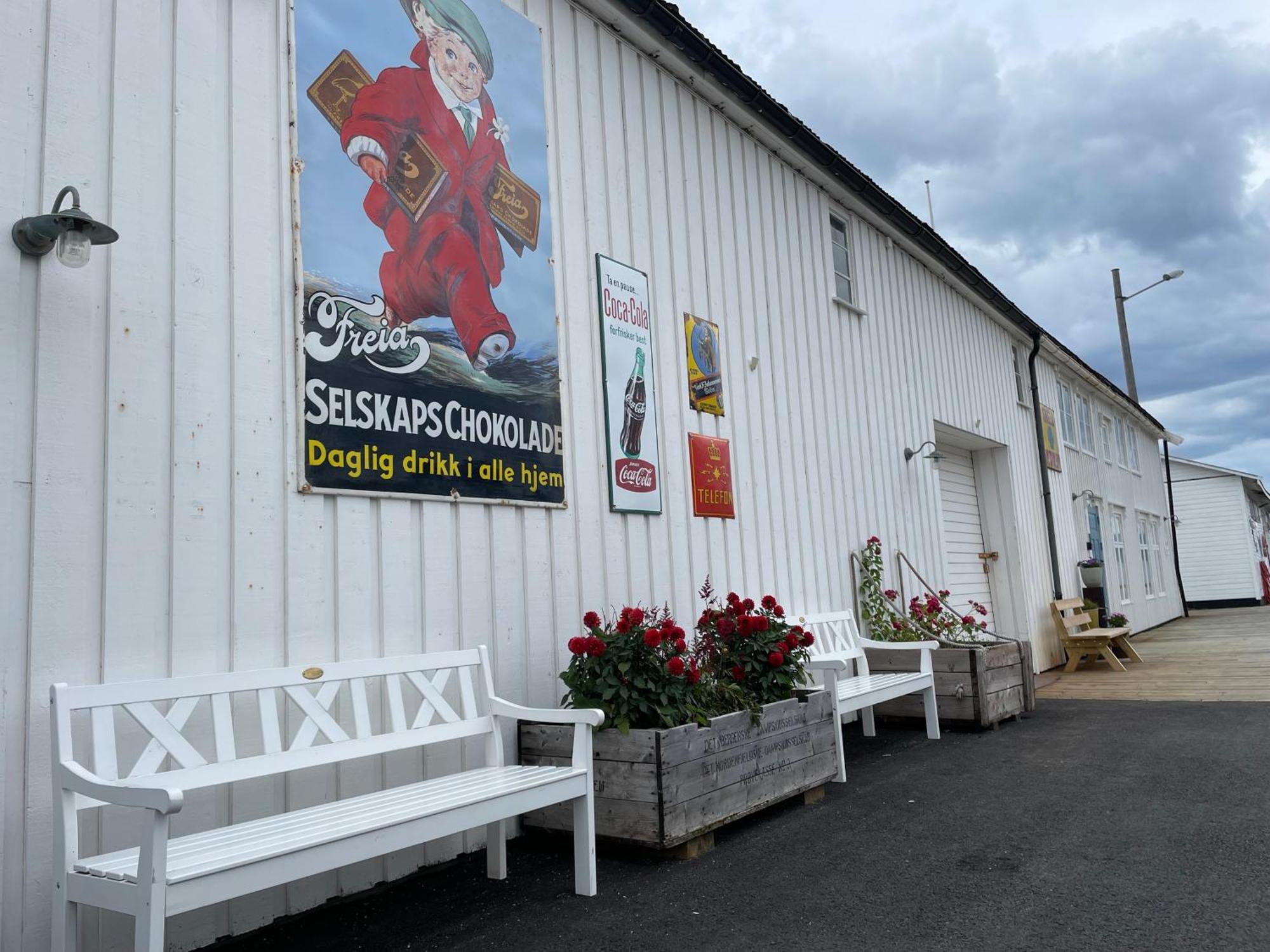 1. Etg I Dampskipsbrygga, Lodingen Havn Exterior foto